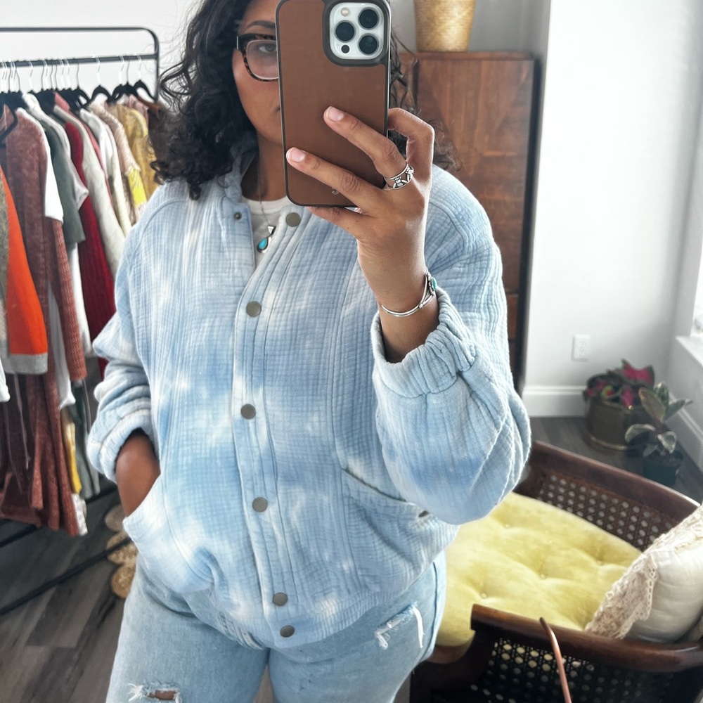 Universal thread, blue, tie-dye, bomber button up